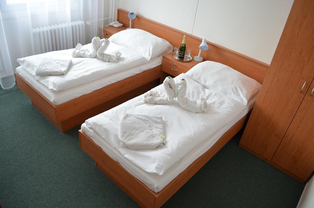Hotel Arnost Garni Pardubice Phòng bức ảnh