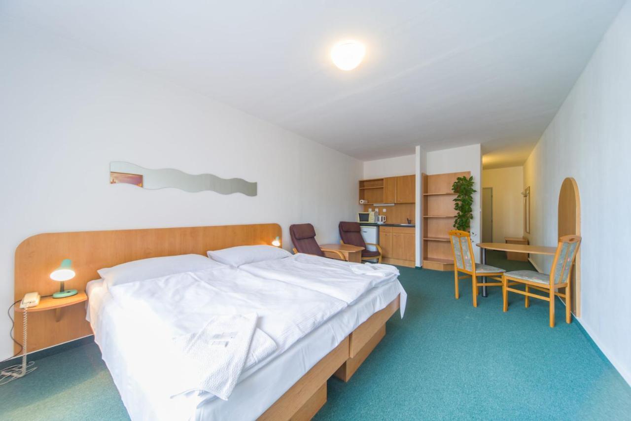 Hotel Arnost Garni Pardubice Ngoại thất bức ảnh