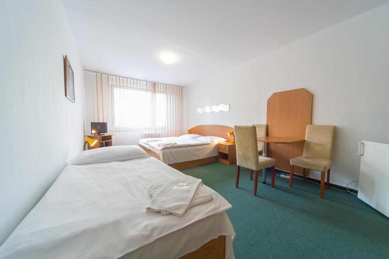 Hotel Arnost Garni Pardubice Ngoại thất bức ảnh